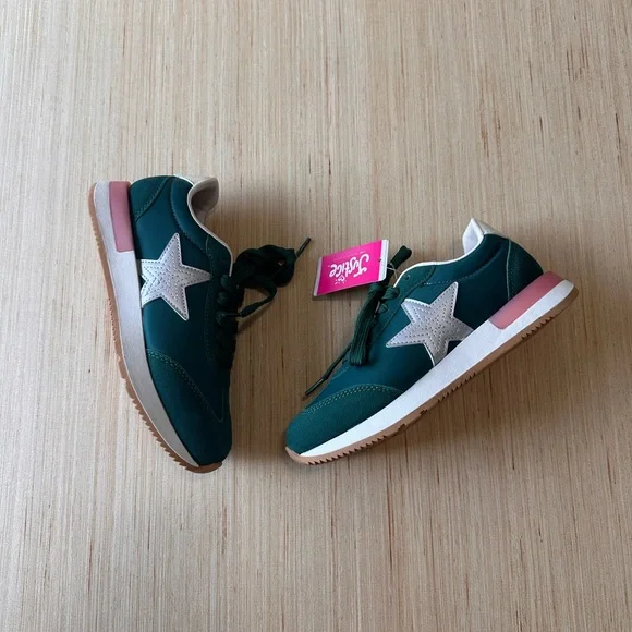 Justice Tennis Shoes - Picture 1 of 4